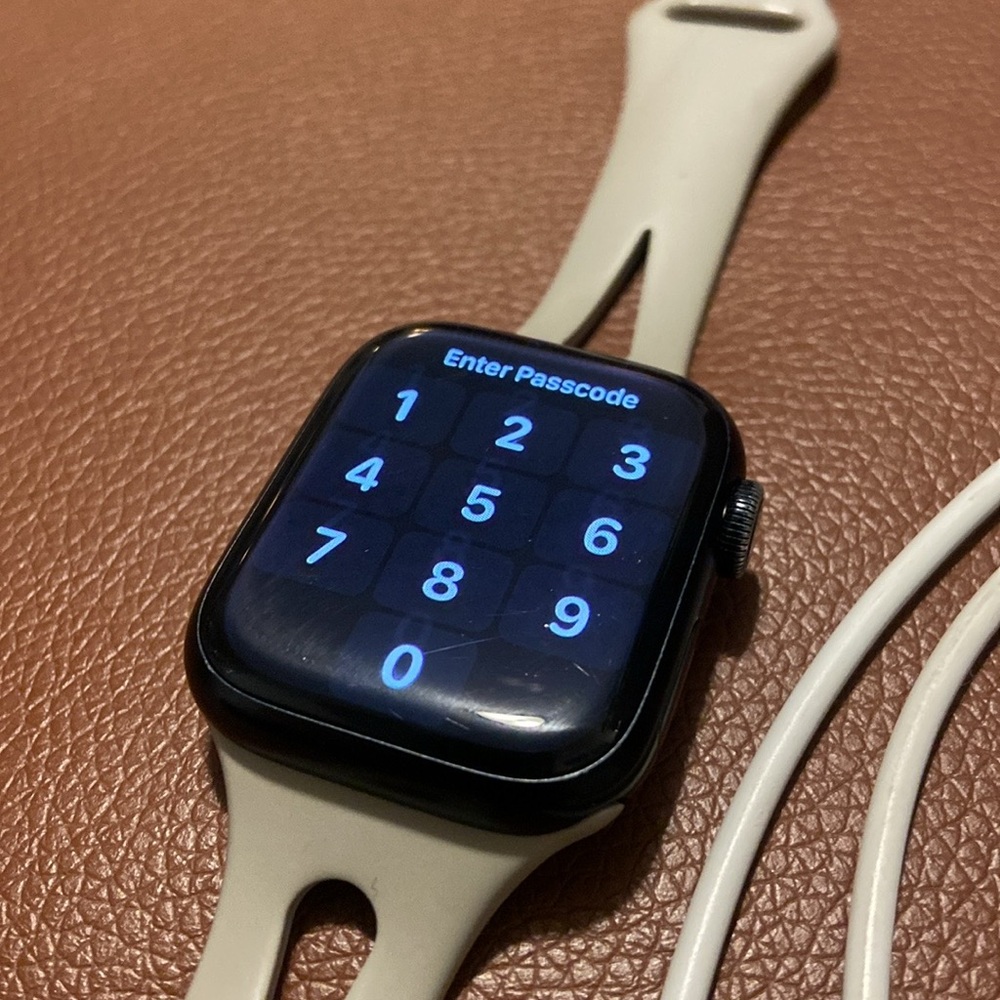 Series 7 41mm Apple Watch *Unlocked* - Picture 3 of 5
